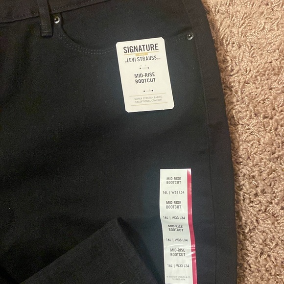 NWT Women Signature Levi Strauss Jeans - Picture 2 of 5